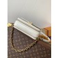 M23940 Pochette Métis East West